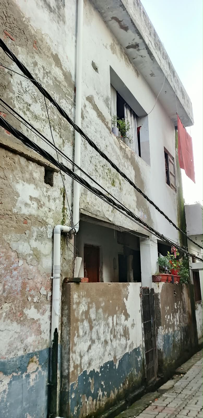 Old House for Sale in Khadra Chungi, Lucknow - Home Starting @ ₹45 Lac*